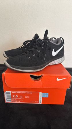 Woman’s Nike fly net lunar two