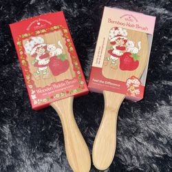 Strawberry Shortcake Wooden Brush 