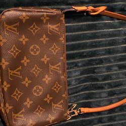 Louis Vuitton Vintage Monogram Canvas Pochette Accessoires