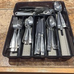 42 Pc Stainless Cutlery Set/ W/ Steak Knives
