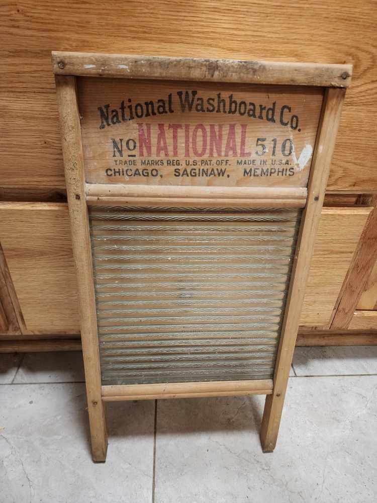 Antique National Washboard Co. No. 511 Glass Laundry Washboard Saginaw