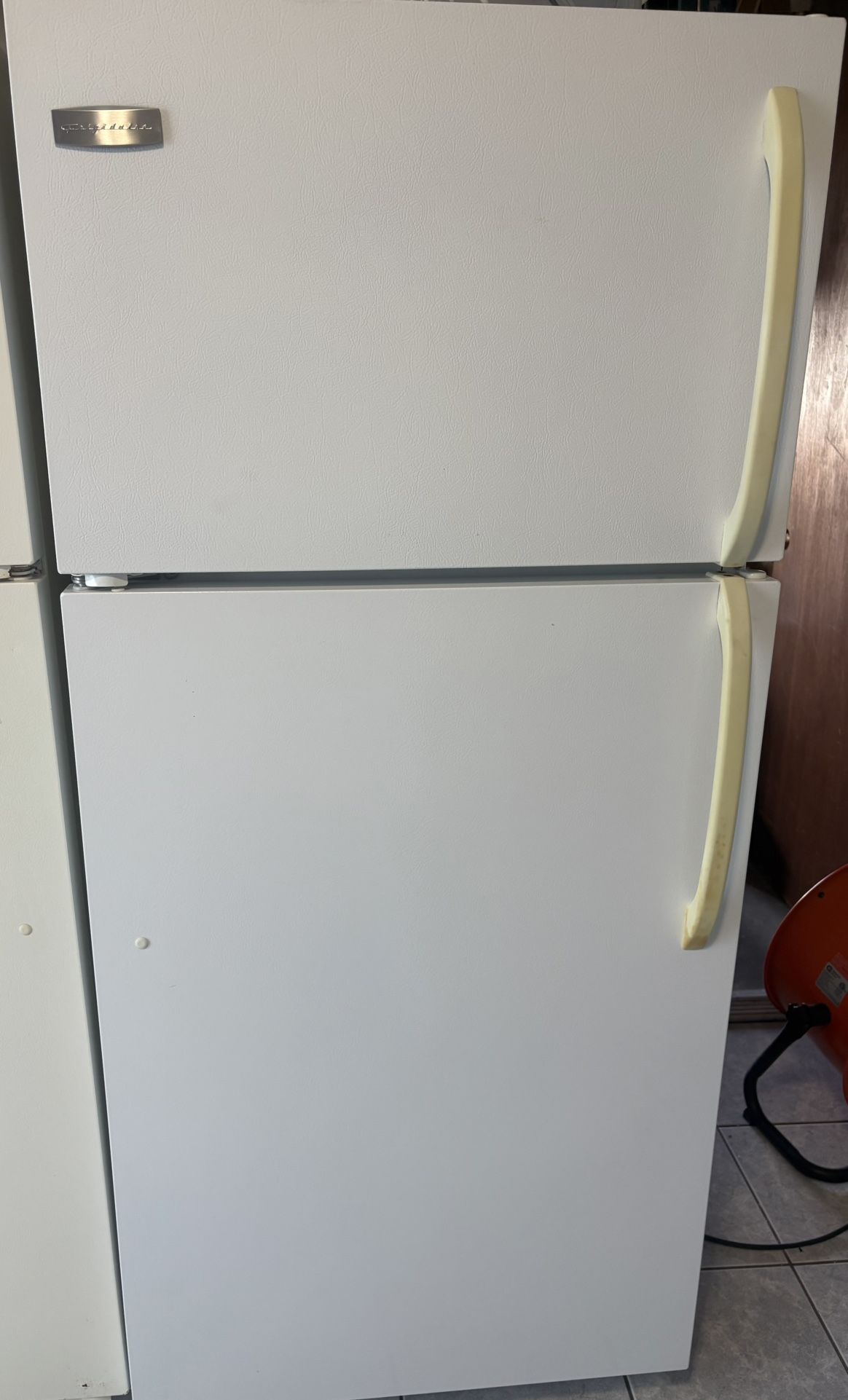 Frigidaire refrigerator 17 cubic