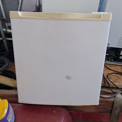 Mini fridge with small freezer for ice trays