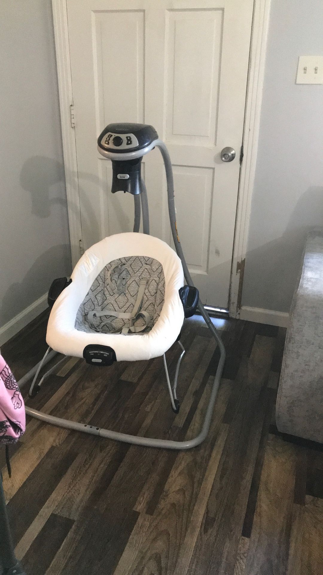 Baby Swing  (pending Pick Up)