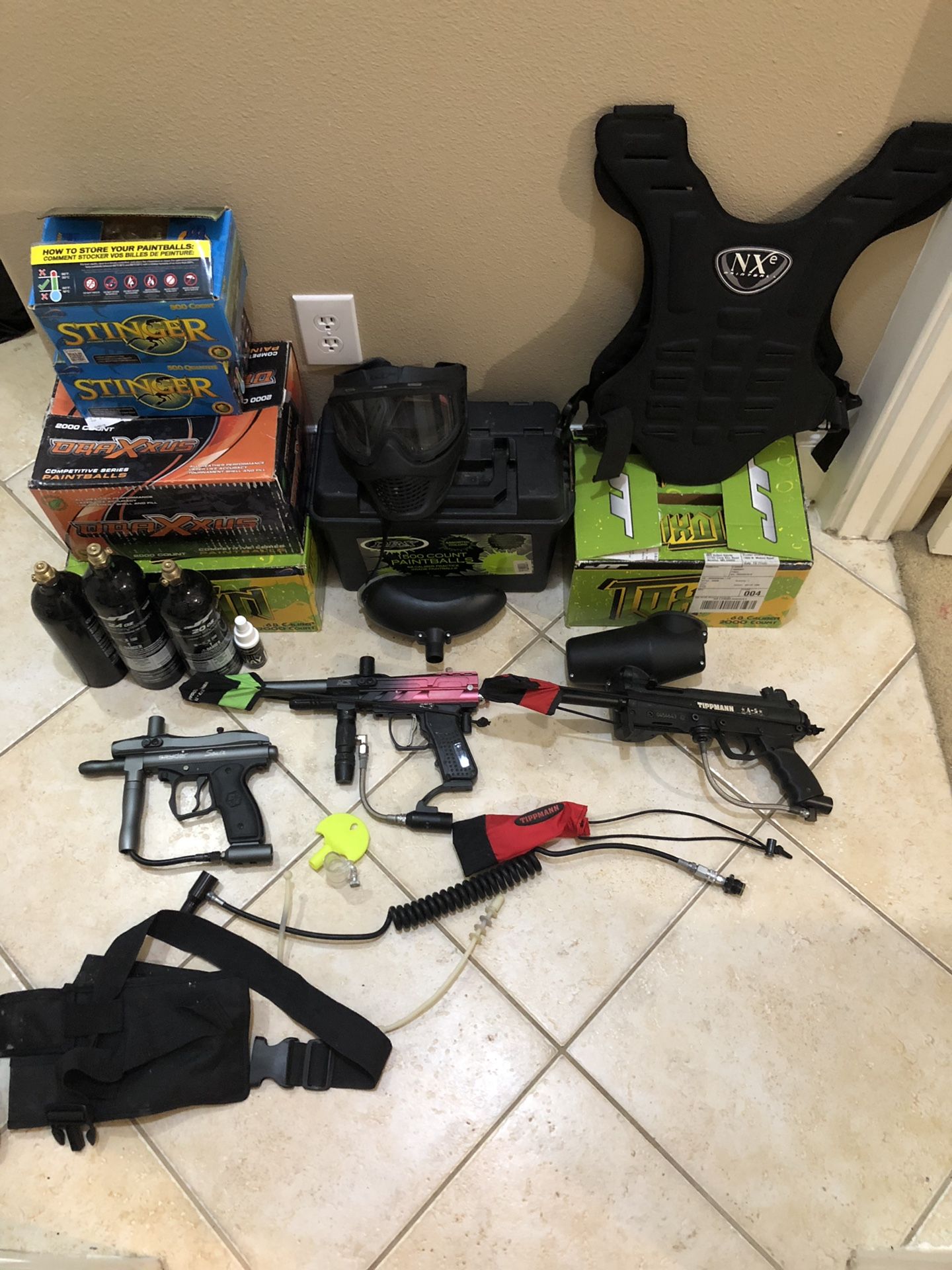 Paintball guns with gear