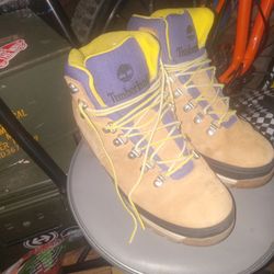 Women's Timberland Boots • Size 8.5