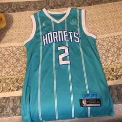 Lamelo Ball Charlotte Hornets Jersey Size Medium 