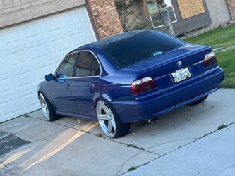 Hot wheel KING navy BLUE Classic 525 BMW 2003