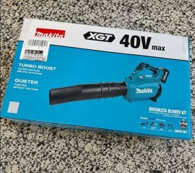 Makita
XGT 40V Max Brushless
Cordless Leaf Blower Kit
(4.0Ah)