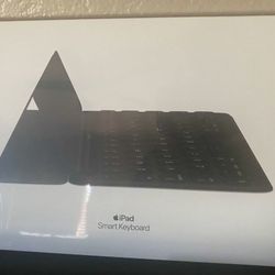 Brand New Apple Smart Keyboard for iPad