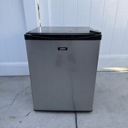Sanyo Mini Fridge 