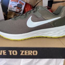 Nike Revolution
