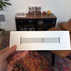 Brand New Unused Unopened Apple Watch 42mm Milanese Loop