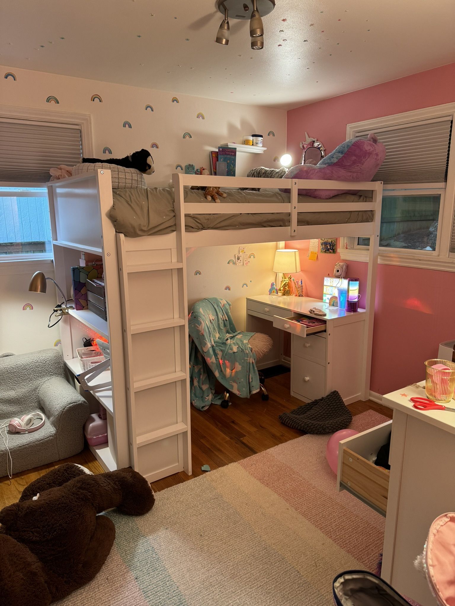 Loft bed — Twin With Shelves And Desk