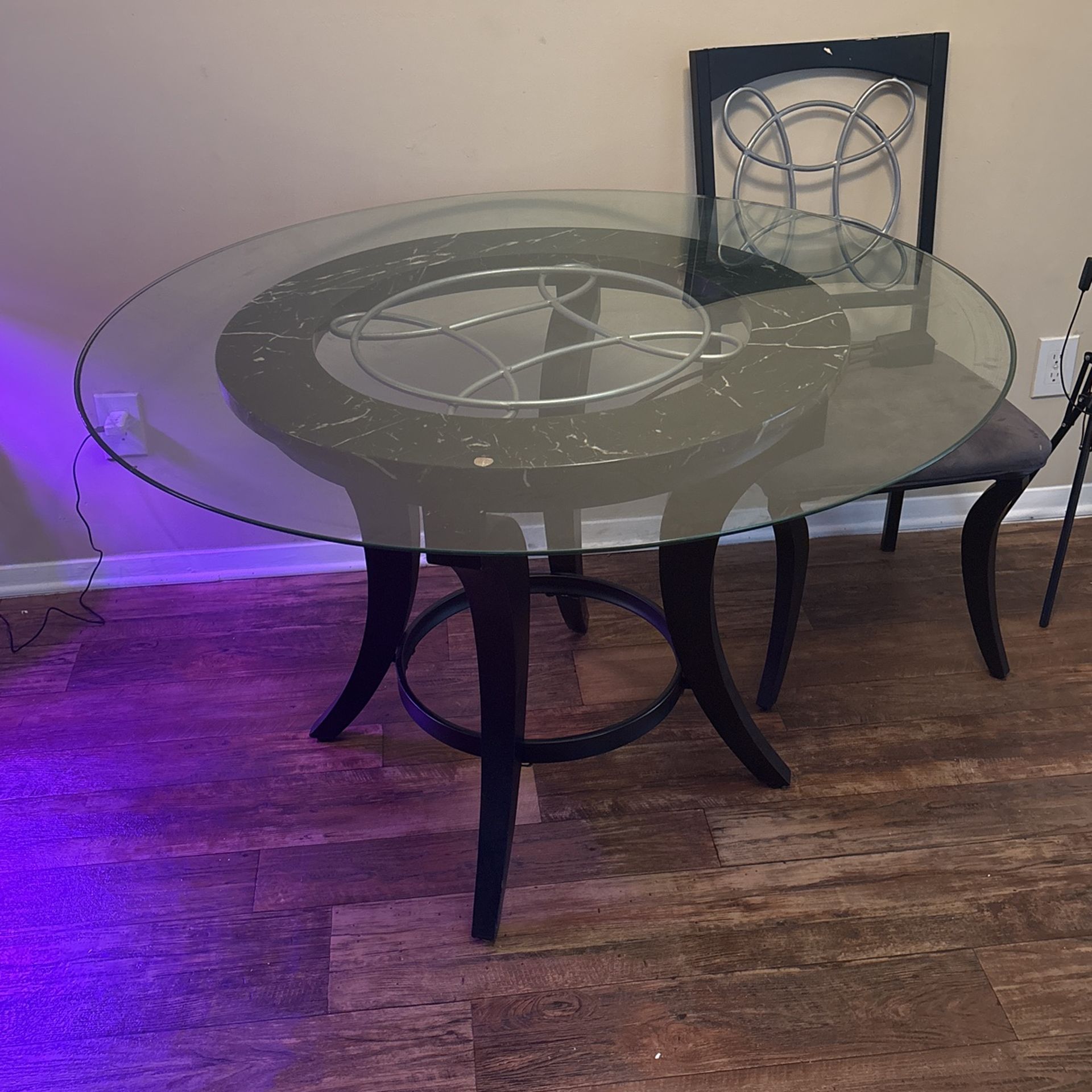 Round Diner Table