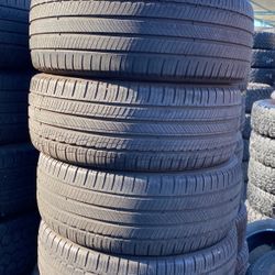 235/45R18 Marca Michelin En Perfectas Condiciónes De Vida 
