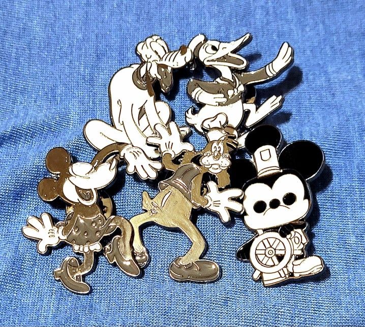Set of 5 Disney Classic Mickey Mouse Collectible Enamel Pins Minnie Goofy Donald Duck Pluto Vintage Retro Disneyana Lot