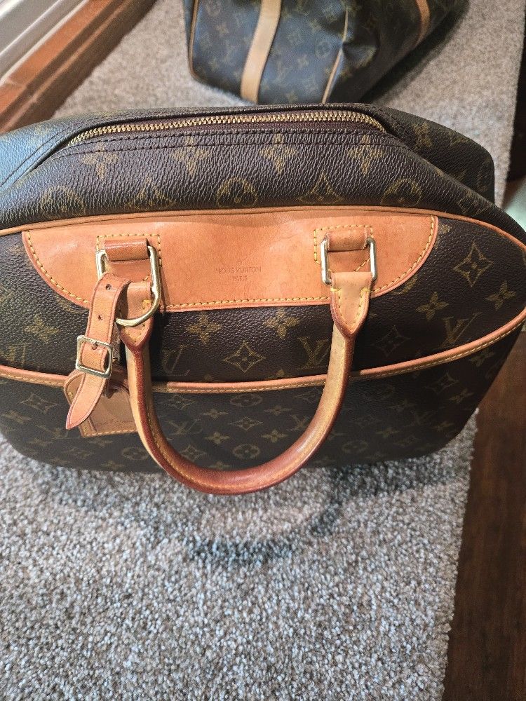 Louis vuitton deaville bag