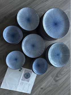 Dinnerware set
