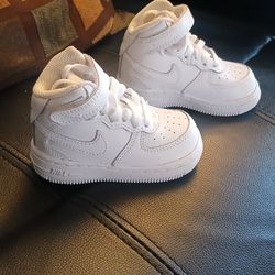 Nike Force 1 Mid Le