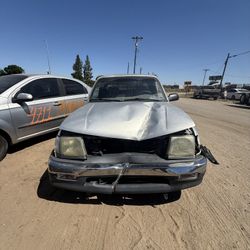 2000 Toyota Tacoma FOR PARTS ONLY!!