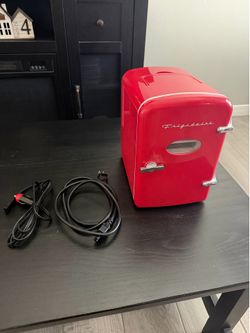 Frigidaire mini desktop fridge