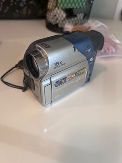 JVC Mini DV Digital Video Camcorder
