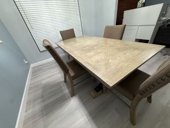Table for 4 people, like new.