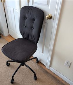 Swivel computer chair