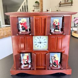 Mr. Christmas Gold Label Model Symphony Surprise Clock Animated Musical Bears