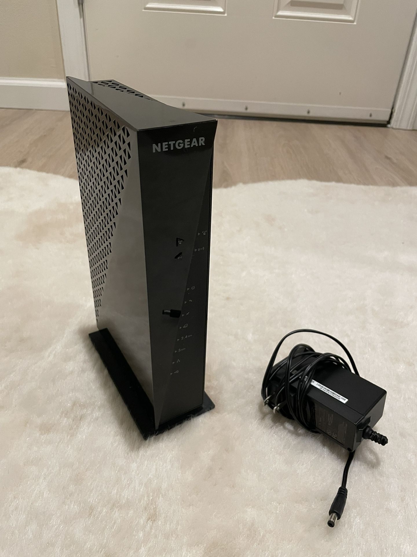 NETGEAR - Dual-Band AC1750 Router with 16 x 4 DOCSIS 3.0 Cable Modem - Black