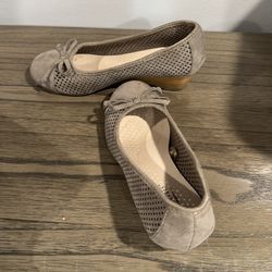 Women’s shoes size 5.5