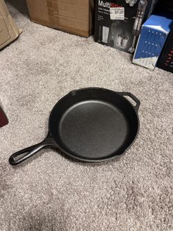 Lodge Seasoned Cast Iron Skillet 10.25" - New