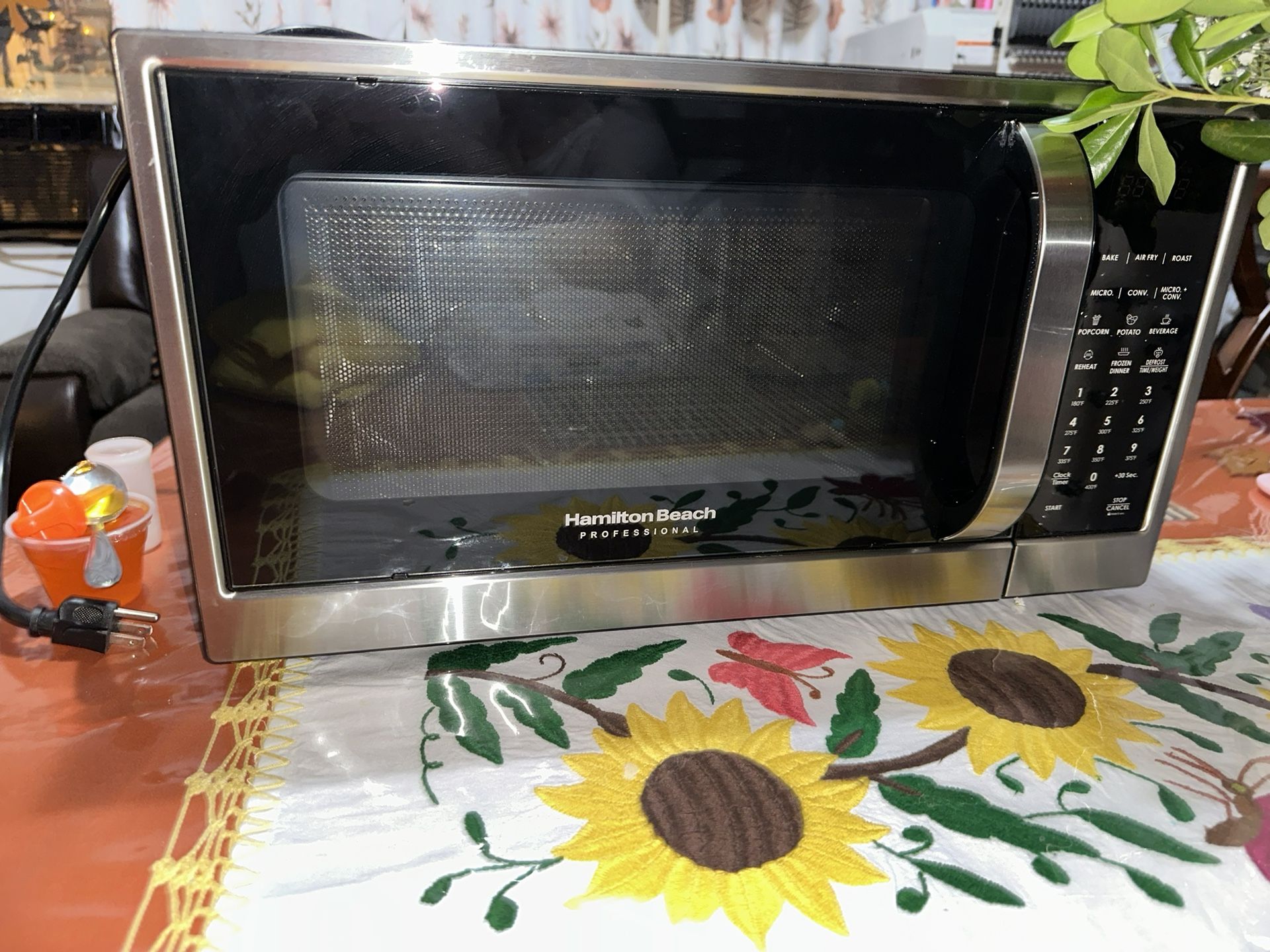 Hamilton Beach Professional Air Fry Microwave Oven