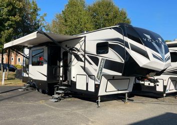 2022 Dutchmen Voltage Triton 3551