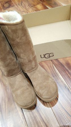 Ugg tan size 6. $30