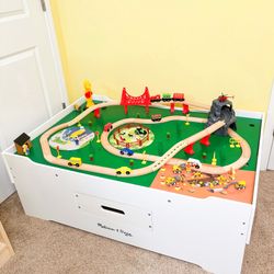 Melissa & Doug Play Table & 118pc Set 