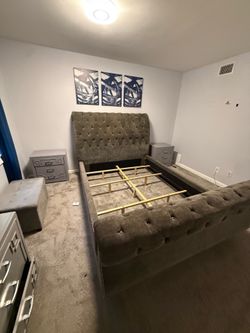 Queen bed, night stands and dresser,