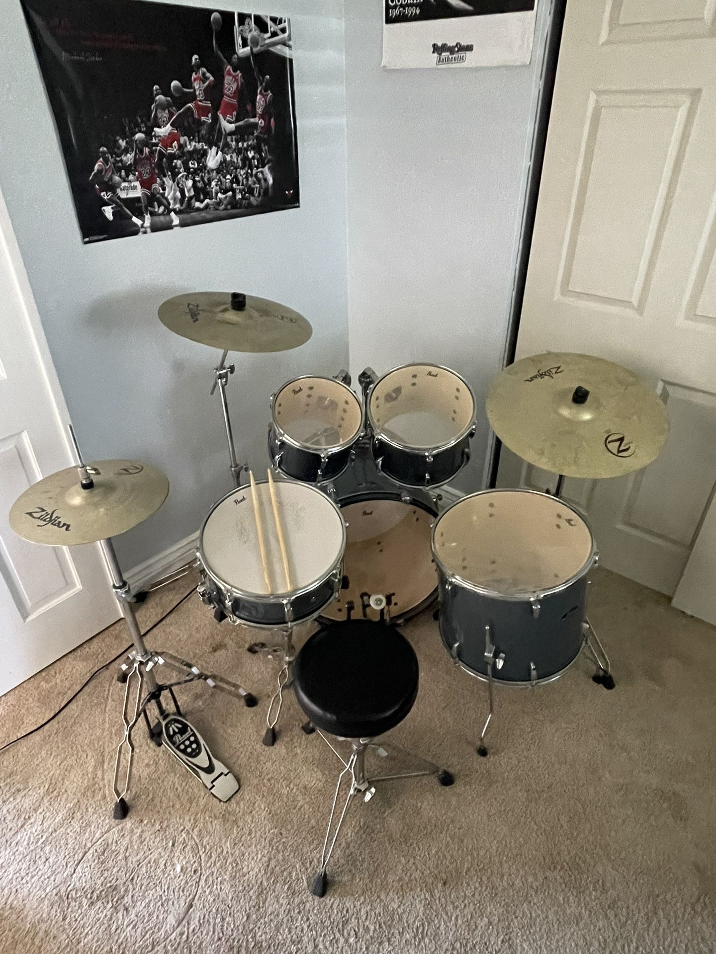 Pearl Roadshow drum set