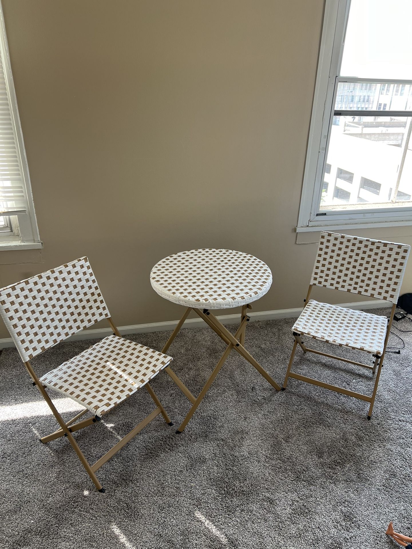 Nice table Chair Set, 2 Chairs 1 Table
