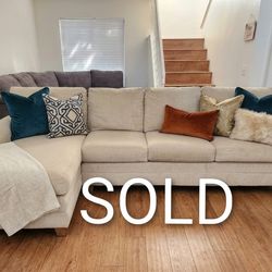 Bassett Corduroy Sectional – Cozy & Comfy! Like New