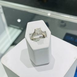 Gold Diamond Ring 
