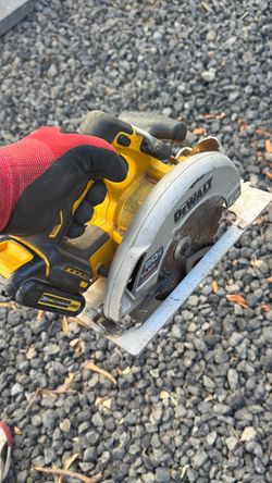 DeWalt 20V Max Cordless Circular Saw
