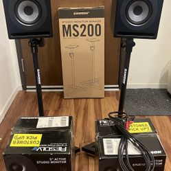 selling a pair of Resolv SE5 Studio Monitors with stands, cables and boxes and papers