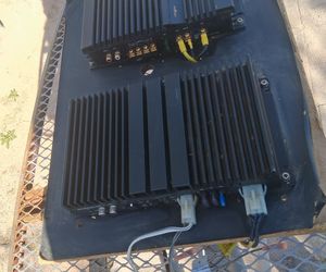 Rack con 2 amps. Añpine.