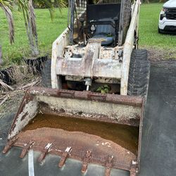 Bobcat Includes 2 Attachments Forklift  And 7 Ft Teeth Blade Shovel 