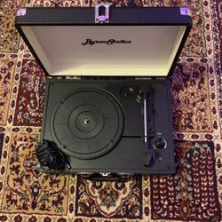 Byron Statics Vinyl Player