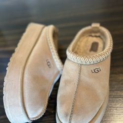 Women’s Platform Ugg Slippers Size 8