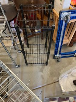Like new 3 shelf unit.