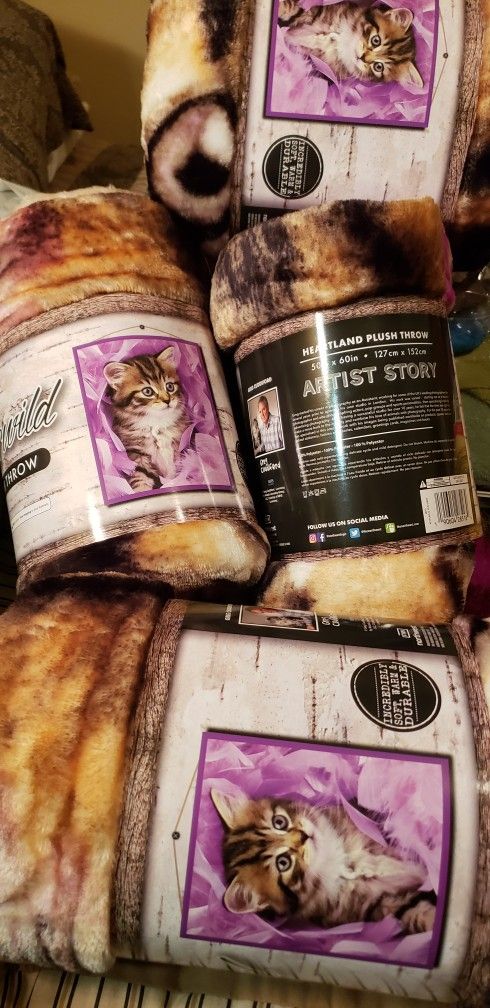 Plush Kitten Throw Blanket